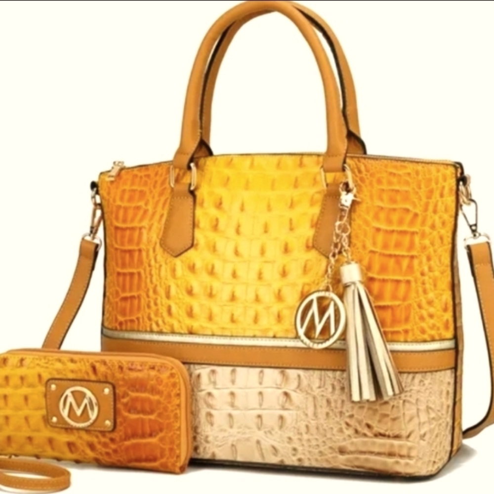 NWT MKF COLLECTION BAG & WRISTLET Set